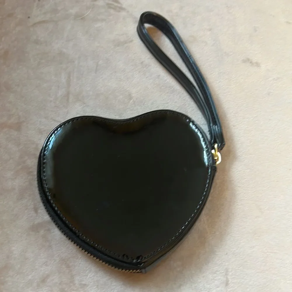*Juicy Couture* Black Patent Heart Zippy Wristlet Coinpurse EUC!